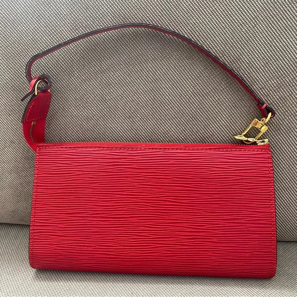 *SOLD* Authentic Louis Vuitton Epi Red Leather Pochette - Picture 2 of 10